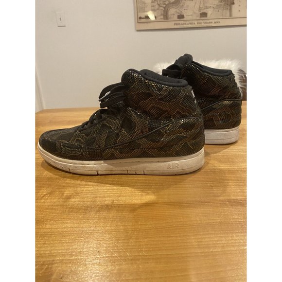 Nike Air Python Black and Gold Size 9 no box main image 6